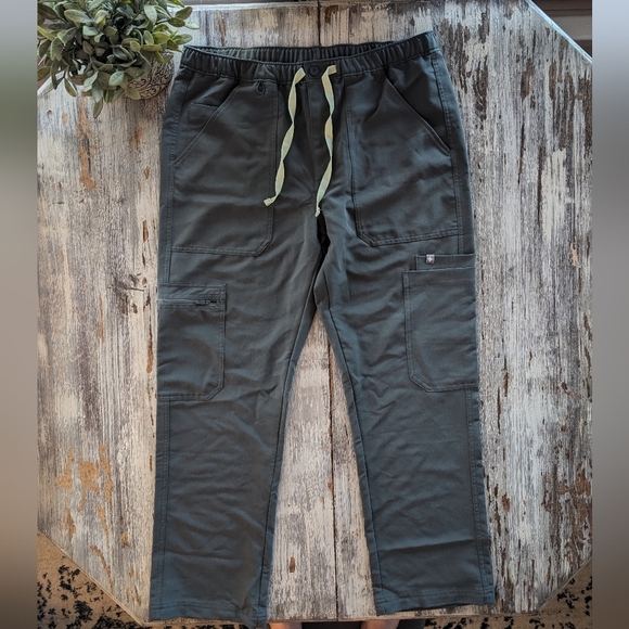 FIGS Cairo Cargo Scrub Pant Green Mens Medium (Short) - Picture 3 of 10